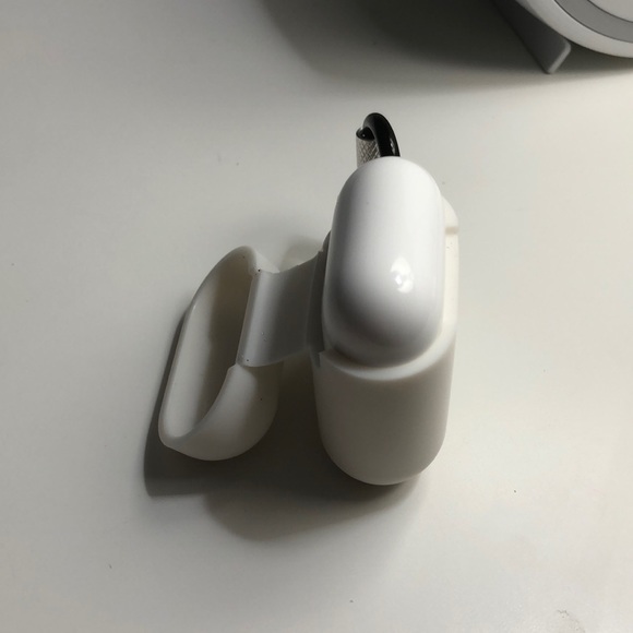 silicone airpods case - Picture 4 of 4